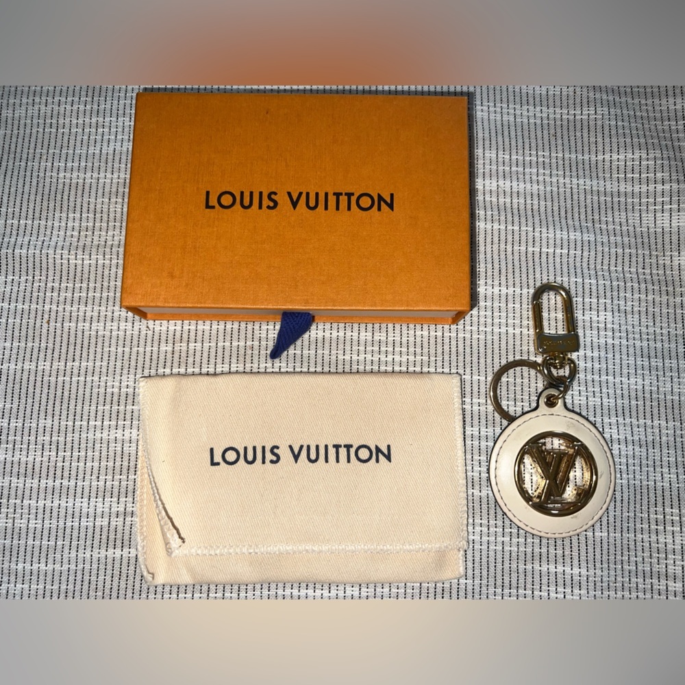 Louis Vuitton Blue & Cream LV Circle Logo Keychain‎ w/ COA, Dust Bag & Box